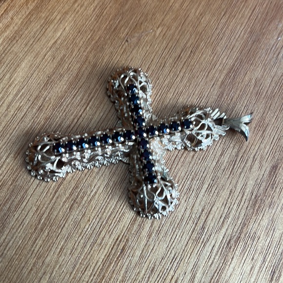 filagree Sarah Coventry Gold like cross necklace pendant - Picture 3 of 4